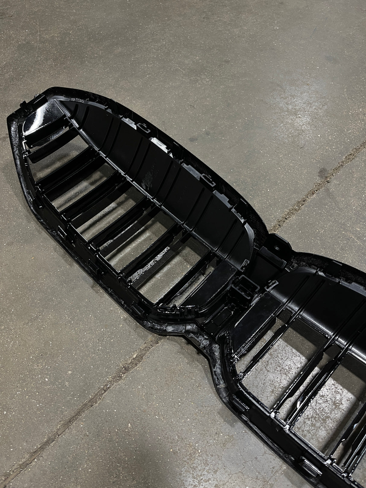 Dry Carbon Fiber Front Grilles (BMW 3-Series G20/G21/G28 LCI)