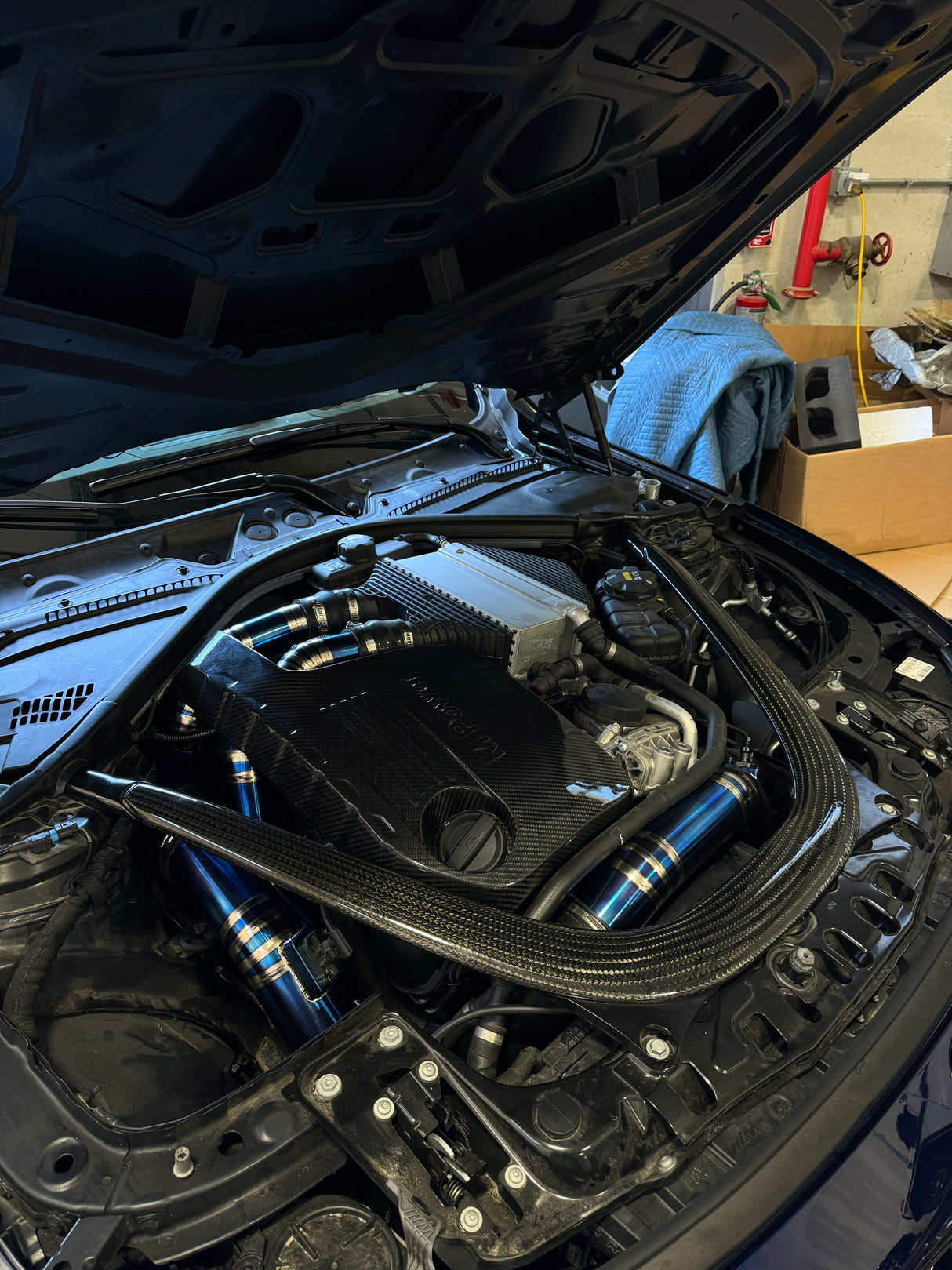 Dry Carbon Fiber Engine Cover (BMW F80 M3 / F82/F83 M4)